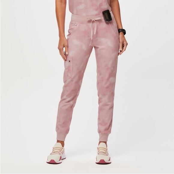 Figs Women’s M Catarina Top & Joggers - Marbled Rose - Picture 2 of 10